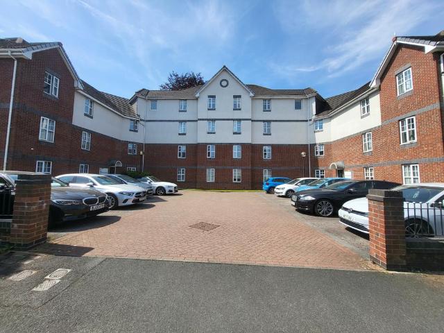 Flat for sale in Cheadle, Greater Manchester