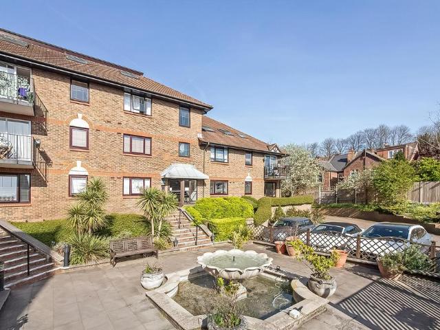 Flat for sale in London Borough of Croydon, Greater London