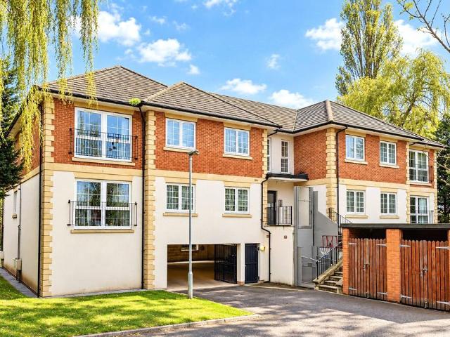 Flat for sale in London Borough of Redbridge, Greater London