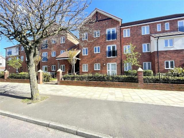Flat for sale in Ainsdale, Sefton