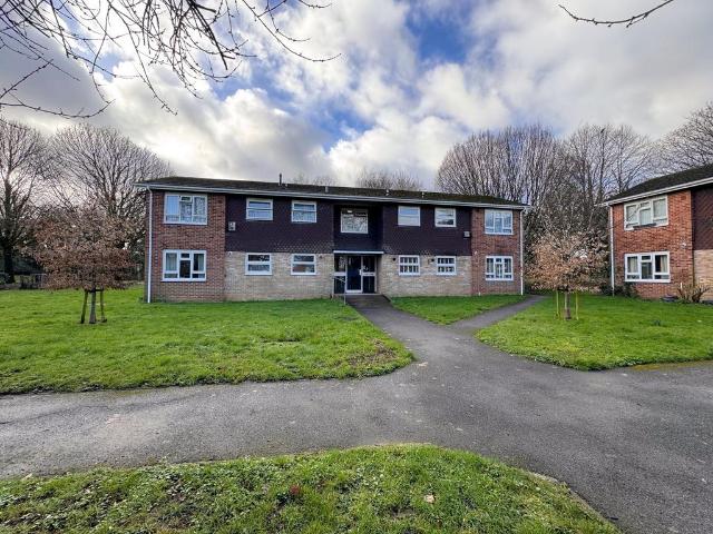 Flat for sale in Oakley, Merley