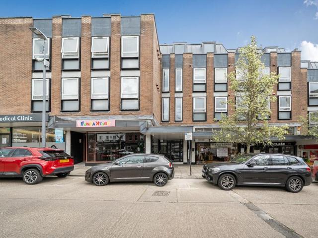 Flat for sale in Little Stanmore, Greater London