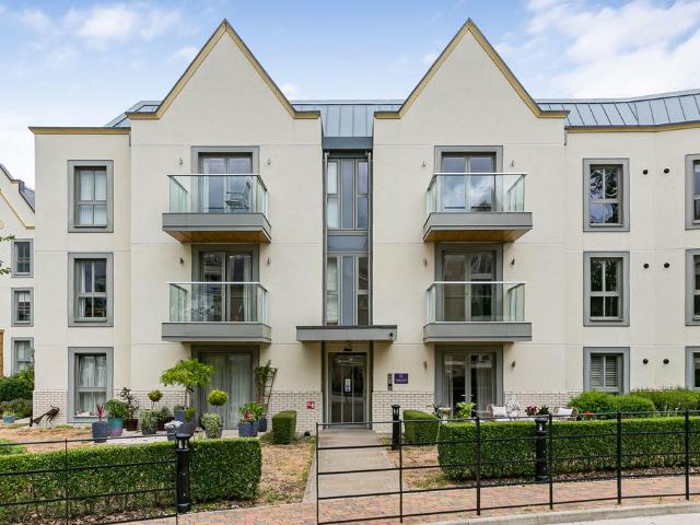 Flat for sale in Row Town, Surrey