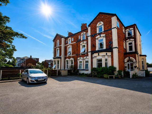 Flat for sale in Meols Cop, Southport