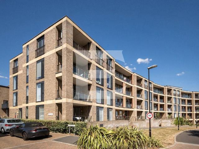 Flat for sale in West Finchley, Greater London