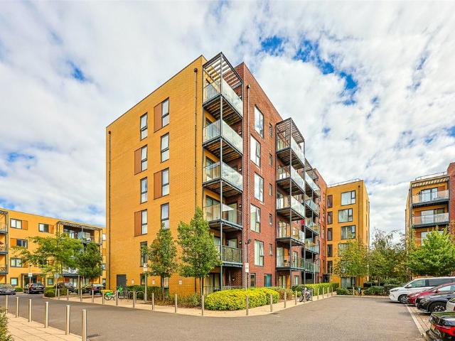 Flat for sale in Kingsbury, Greater London