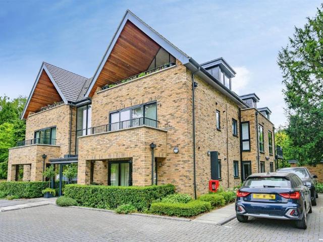 Flat for sale in Felden, Pouchen End