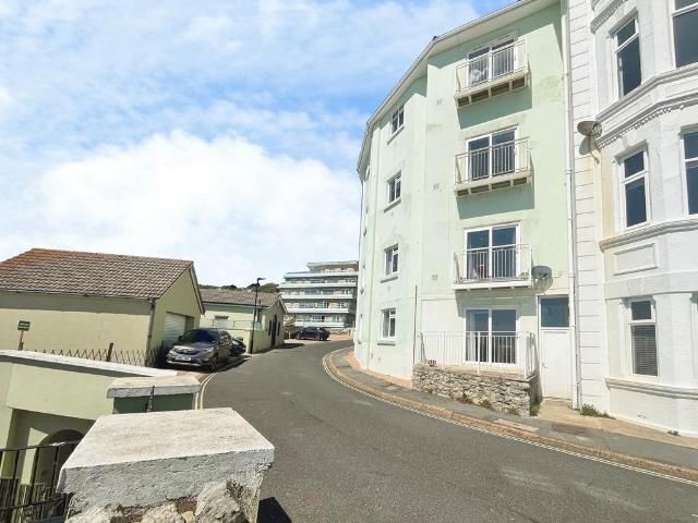 Flat for sale in Cowlease, Ventnor