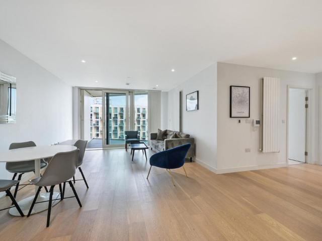 Flat for sale in Silvertown, Greater London