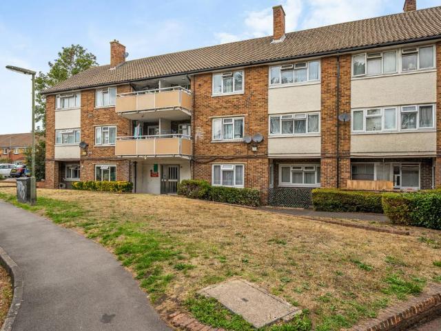 Flat for sale in Sheerwater, Woking
