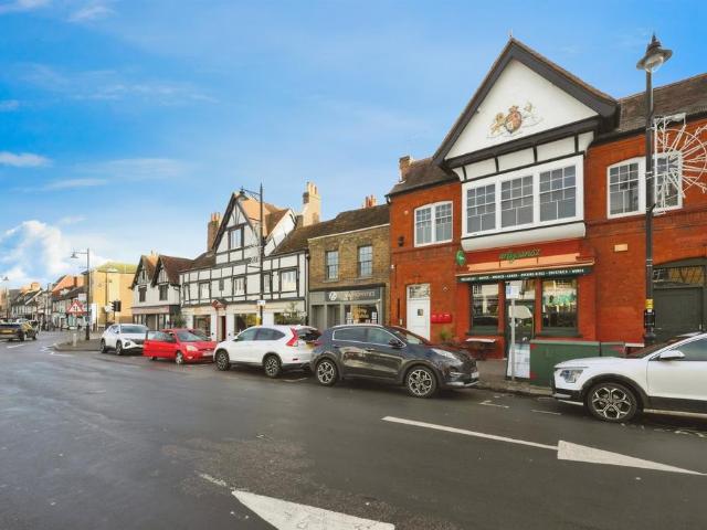 Flat for sale in Broxbourne, Hertfordshire