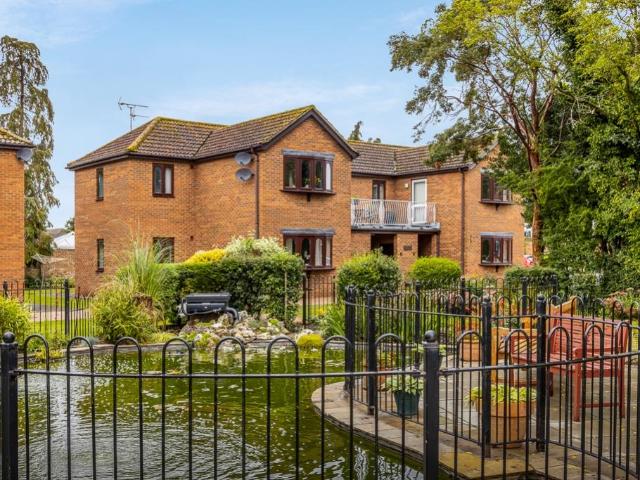 Flat for sale in Staniland, Boston