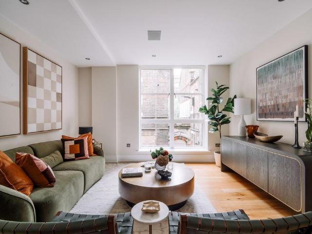Flat for sale in Seven Dials, Bloomsbury