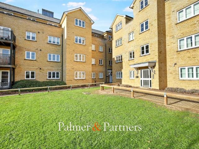 Flat for sale in Myland, Fordham Heath