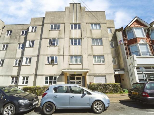 Flat for sale in Roselands, Eastbourne