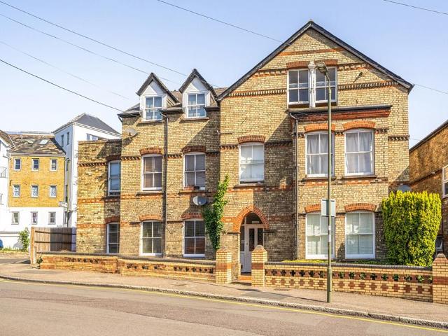 Flat for sale in High Barnet, Greater London
