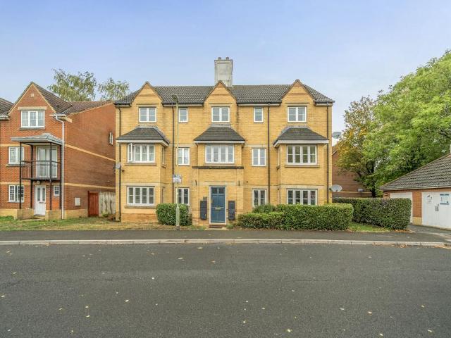 Flat for sale in Slade Park, Oxford