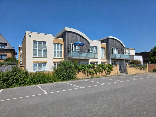 Flat for sale in Highcliffe
