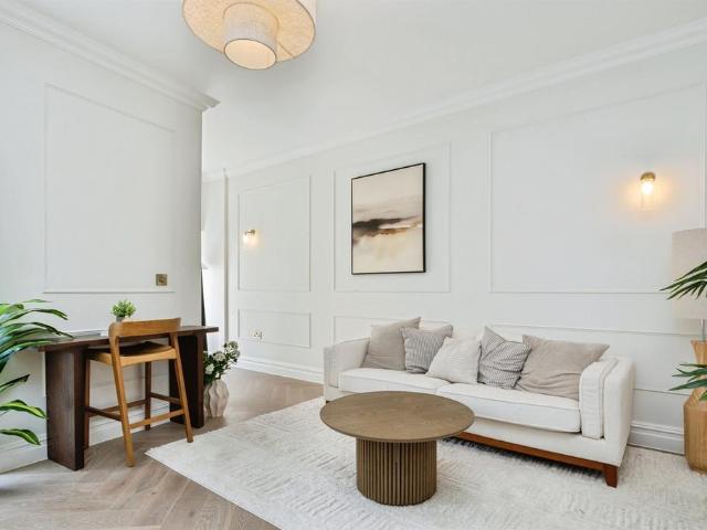 Flat for sale in St James, Sandown Park