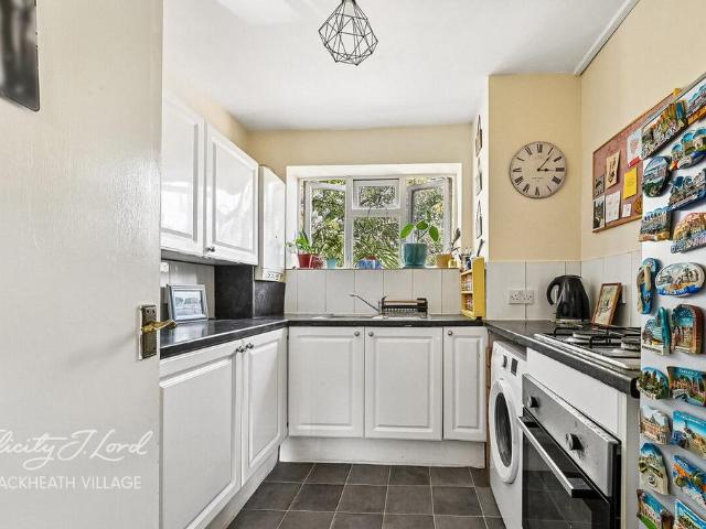Flat for sale in London Borough of Lewisham, Blackheath