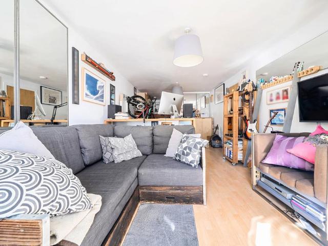 Flat for sale in Feckenham, City Of Bristol