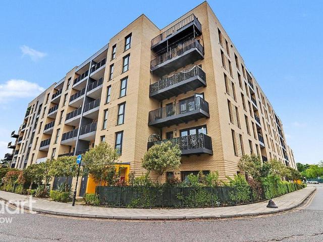 Flat for sale in Kingsbury, Greater London