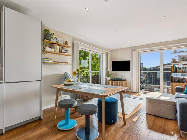 Flat for sale in London Borough of Wandsworth, Greater London
