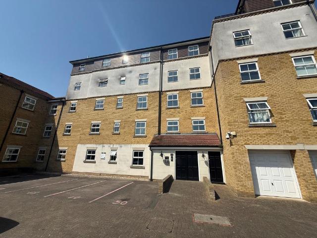 Flat for sale in Kursaal Estate, Alton Barnes