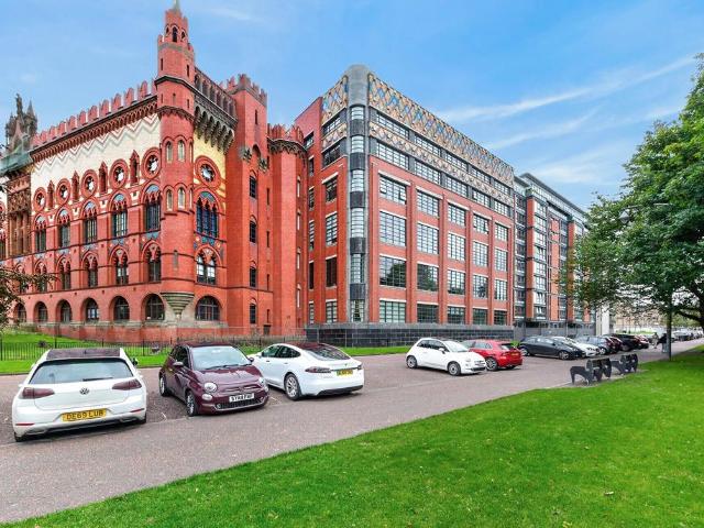 Flat for sale in Hutchesontown, Glasgow