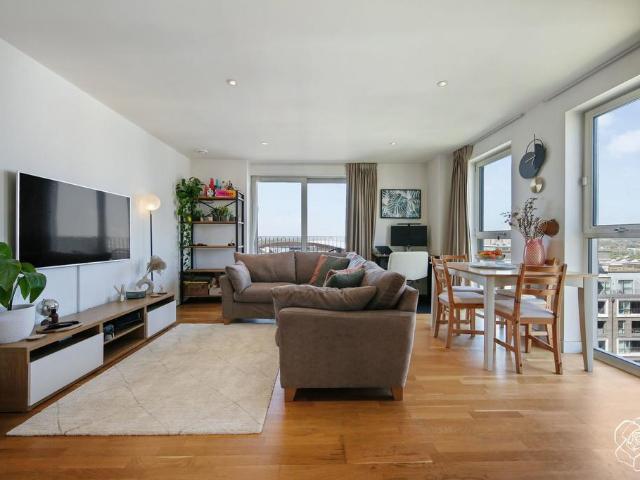 Flat for sale in Stratford Marsh, Greater London
