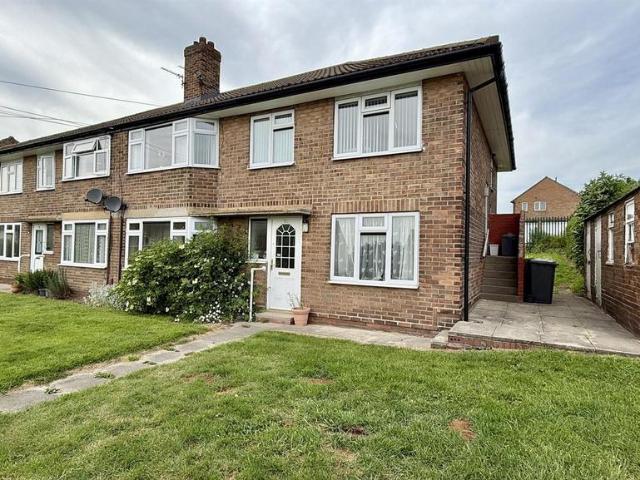 Flat for sale in London Park, Mirfield