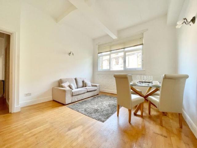Flat for sale in Stepney, Greater London