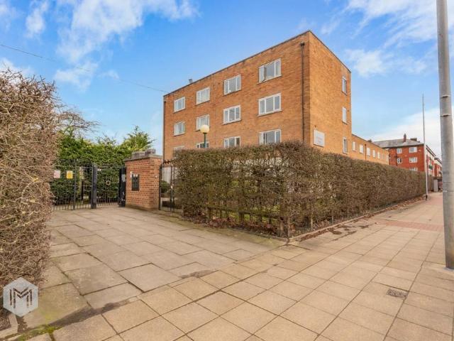 Flat for sale in Weaste, Salford