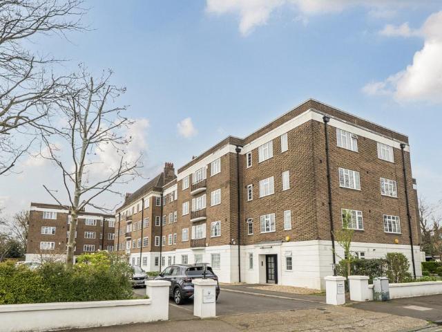 Flat for sale in London Borough of Lewisham, Deptford