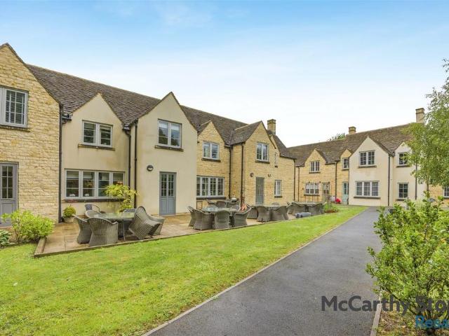 Flat for sale in Fossebridge, Gloucestershire