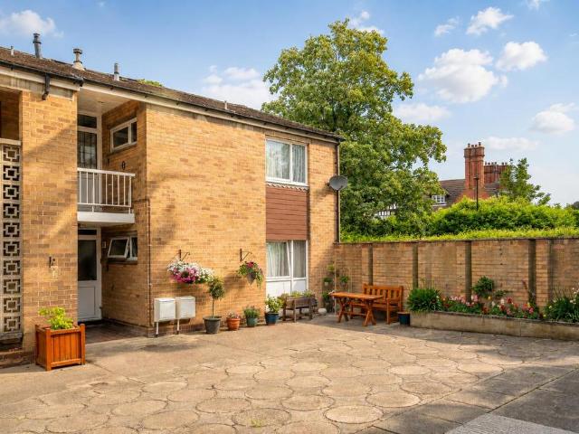 Flat for sale in High Field, York