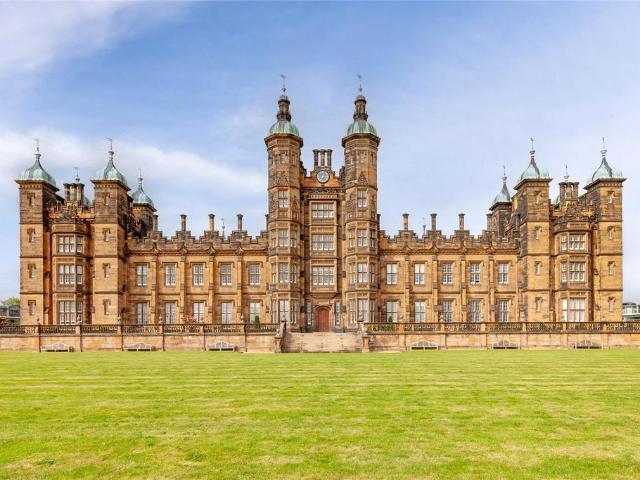 Flat for sale in Murrayfield, Scotland