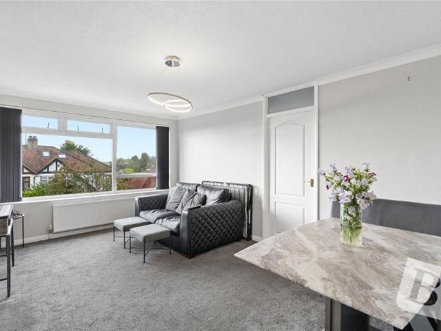 Flat for sale in Hornchurch, Greater London