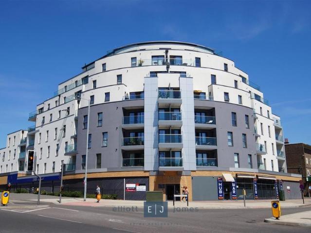Flat for sale in Loughton, Epping Forest