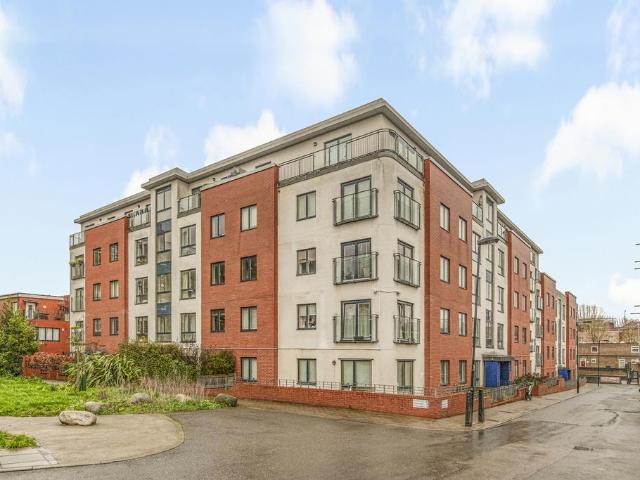 Flat for sale in Islington, Greater London