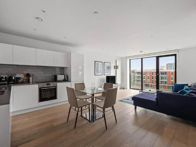 Flat for sale in Royal Wharf, Greater London