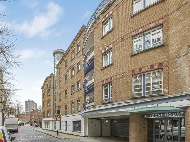 Flat for sale in Westminster, Greater London