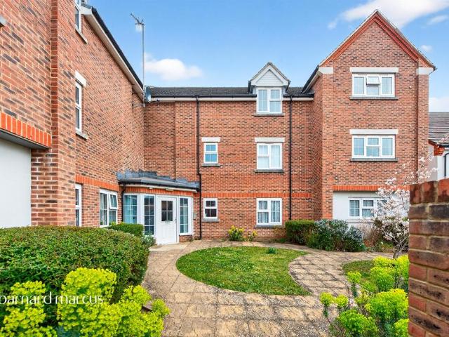 Flat for sale in Red Hill, Surrey