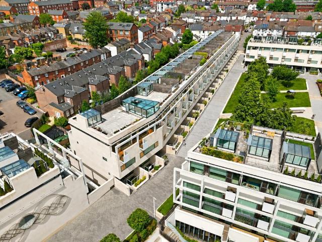Flat for sale in St Albans, Five Acres