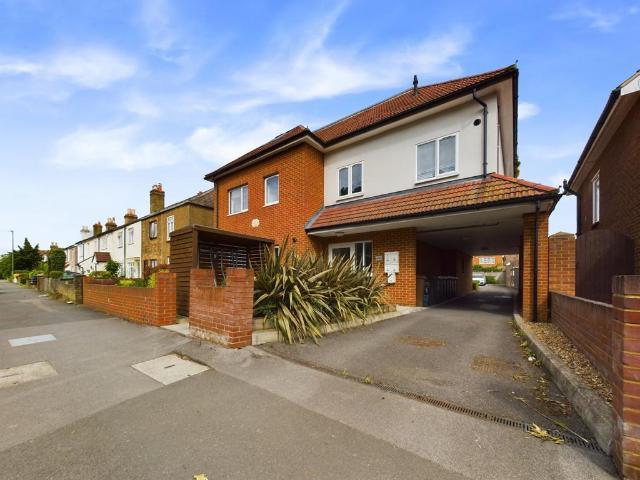 Flat for sale in Lower Halliford, Surrey