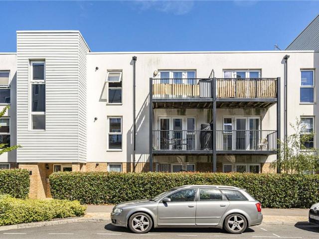 Flat for sale in Row Town, Surrey