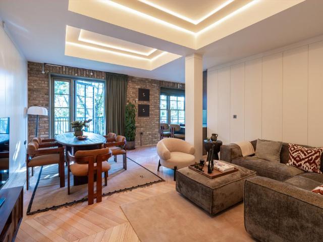 Flat for sale in Chalk Farm, Greater London