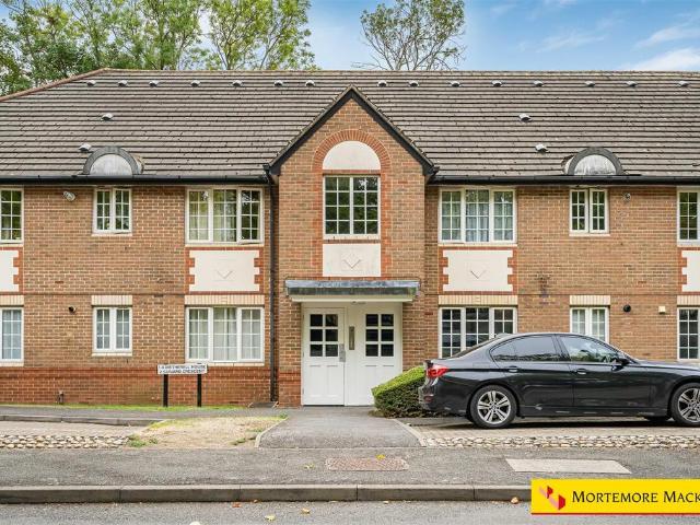 Flat for sale in London Borough of Enfield, Greater London