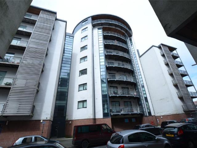 Flat for sale in Chinatown, Calderstones