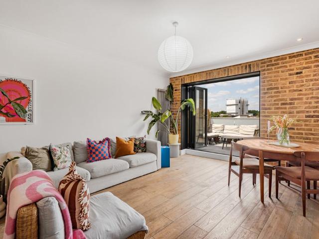 Flat for sale in Old Ford, Bow